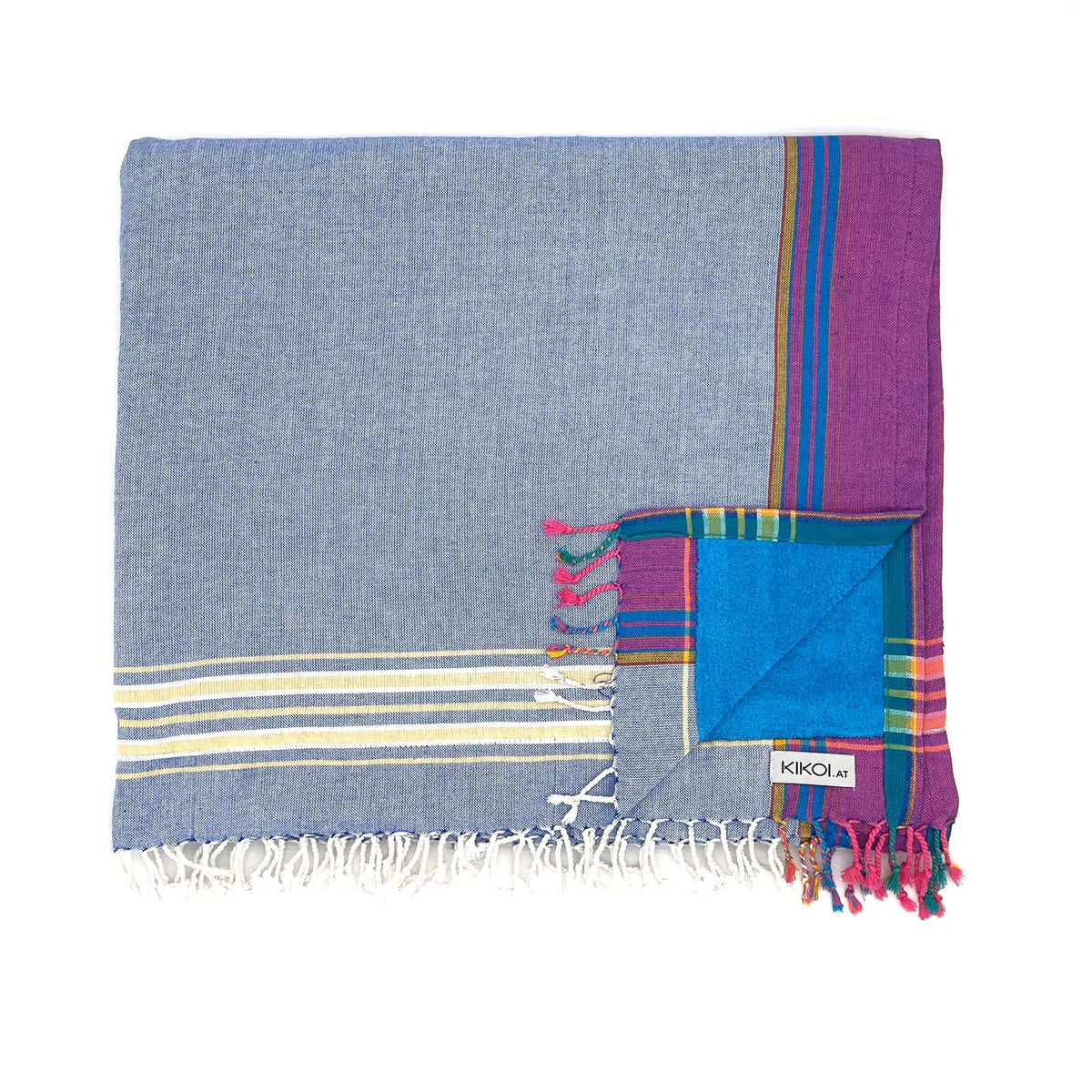 kikoi.at,bestellen,onlineshop,kikoy,baumwolle,madeinkenya,fairtrade,handtuch,hamamtuch,blau-pink,,türkis,madeinkenia,madeinafrica,empowerment-durch-handel,fair-produziert,nachhaltig,products-with-a-story,community-project,aidbytrade,geburtstagsgeschenk,geschenk-idee,strand-tuch,badetuch,saunatuch,baby-decke,badezimmer,bade-handtuch,schultertuch,sonnenschutz,surfen,baby-handtuch,frottee,yoga,pilates,strand-decke,picknick-decke,urlaub,baden,wellness,spa,schwimmen,reisen,schnell-trocknend,leicht,wandern