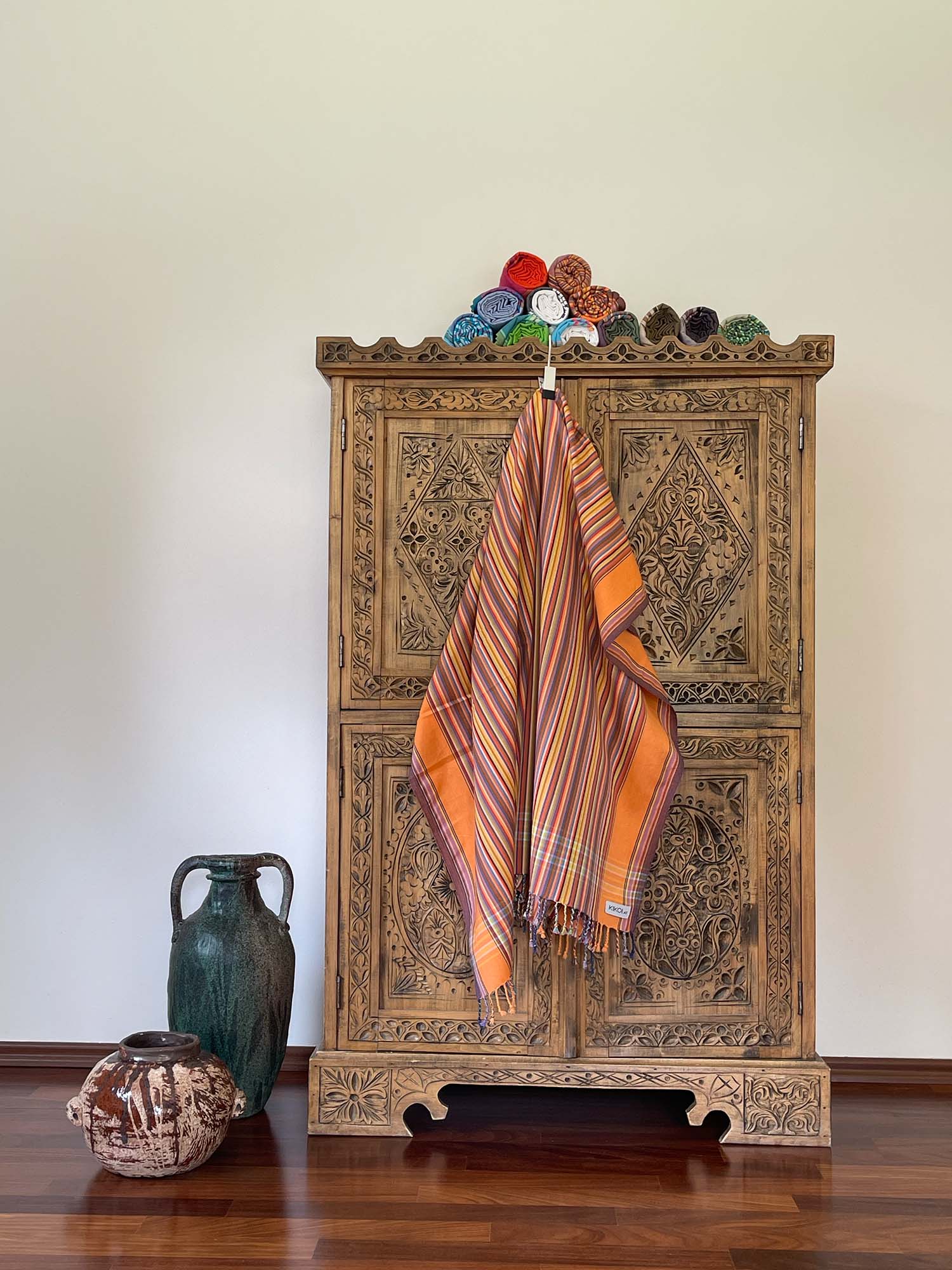 kikoi.at,bestellen,onlineshop,kikoy,baumwolle,madeinkenya,fairtrade,strandtuch,hamamtuch,hellorange sommerstreif,gestreift,,madeinkenia,madeinafrica,empowerment-durch-handel,fair-produziert,nachhaltig,products-with-a-story,community-project,aidbytrade,geburtstagsgeschenk,geschenk-idee,strand-tuch,badetuch,saunatuch,baby-decke,badezimmer,bade-handtuch,schultertuch,sonnenschutz,surfen,baby-handtuch,frottee,yoga,pilates,strand-decke,picknick-decke,urlaub,baden,wellness,spa,schwimmen,reisen,schnell-trocknend