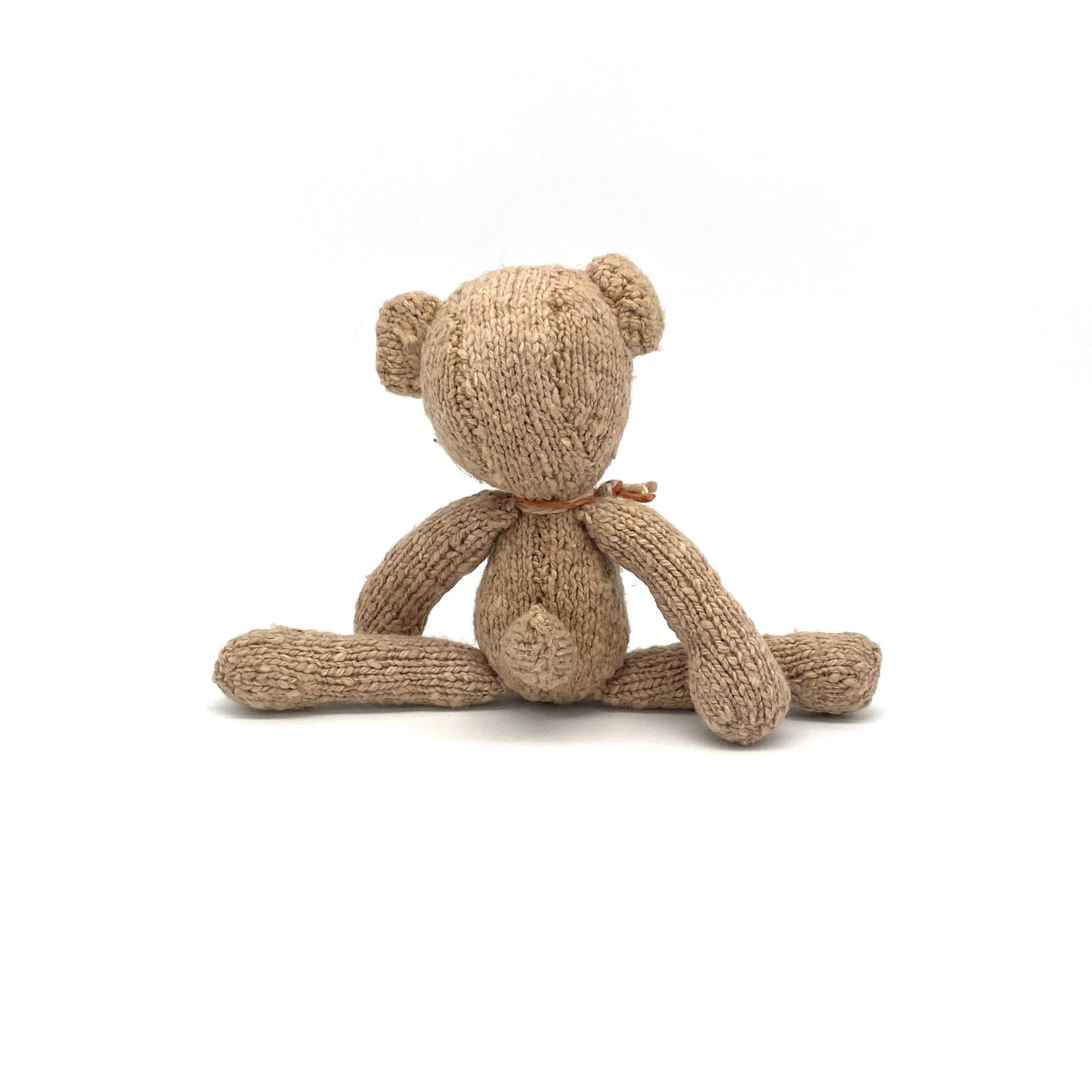 kuscheltiere,bio,wolle,madeinkenya,fairtrade,ditsy,baer,beige,bio-baumwolle,madeinkenia,handgestrickt,stofftiere,kind,kinder,spielzeuge,geschenke,organic,madeinafrica,handgemacht,handmade,frauenprojekt,community-project,aidbytrade,products-with-a-story,empowerment-durch-handel,fair-produziert,organic-cotton,stricktier,beige,nachhaltig,geburtstagsgeschenk,kikoy,geschenkidee