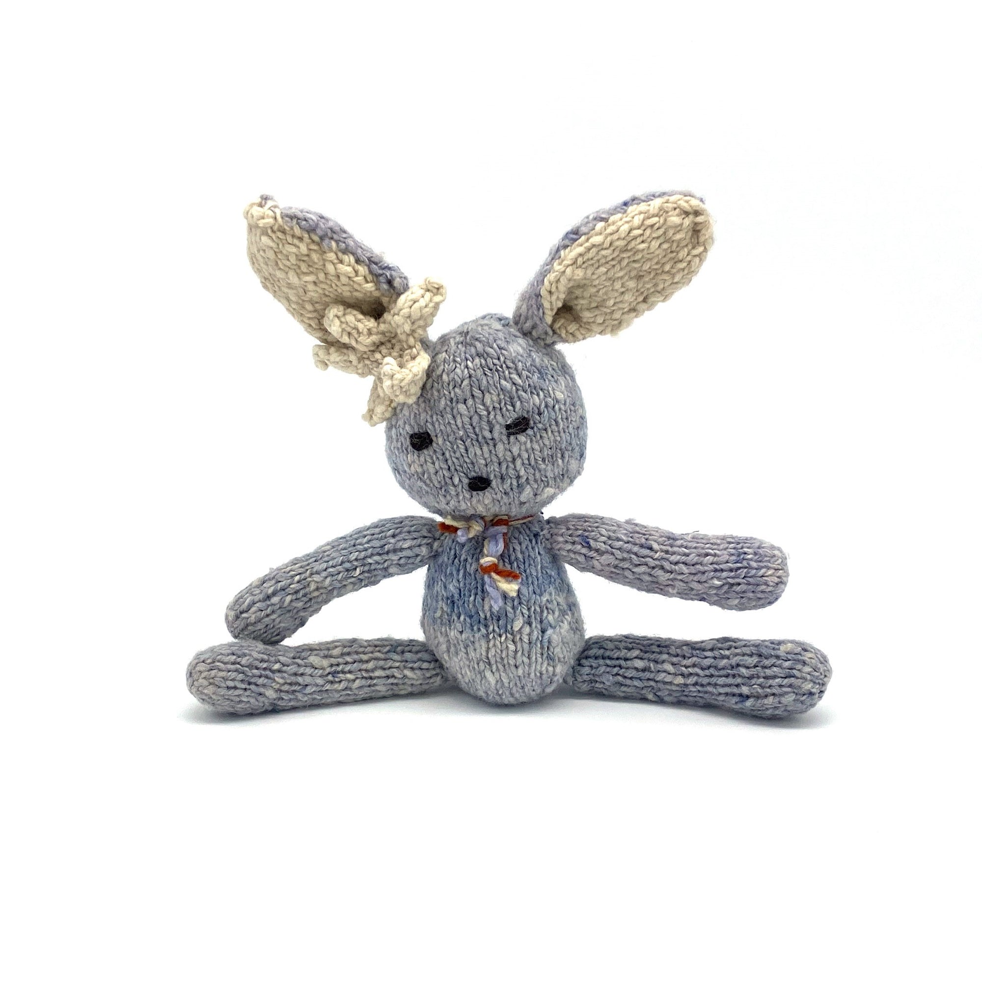 kuscheltiere,bio,wolle,madeinkenya,fairtrade,ditsy,hase,hellblau,bio-baumwolle,madeinkenia,handgestrickt,stofftiere,kind,kinder,spielzeuge,geschenke,organic,madeinafrica,handgemacht,handmade,frauenprojekt,community-project,aidbytrade,products-with-a-story,empowerment-durch-handel,fair-produziert,organic-cotton,stricktier,lightblue,nachhaltig,geburtstagsgeschenk,kikoy,geschenkidee