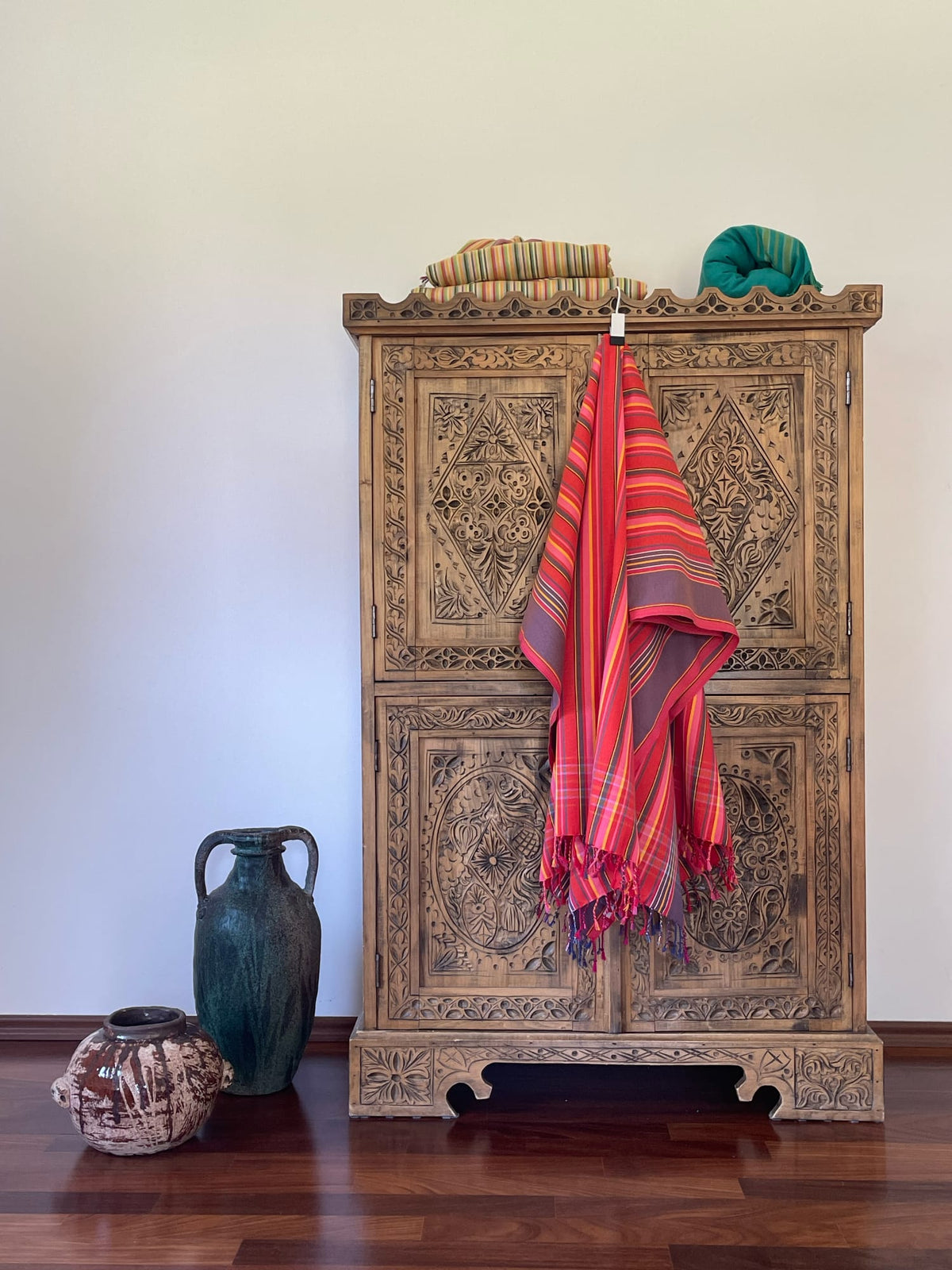 kikoi.at,bestellen,onlineshop,kikoy,baumwolle,madeinkenya,fairtrade,strandtuch,hamamtuch,rost-orange,gestreift,,madeinkenia,madeinafrica,empowerment-durch-handel,fair-produziert,nachhaltig,products-with-a-story,community-project,aidbytrade,geburtstagsgeschenk,geschenk-idee,strand-tuch,badetuch,saunatuch,baby-decke,badezimmer,bade-handtuch,schultertuch,sonnenschutz,surfen,baby-handtuch,frottee,yoga,pilates,strand-decke,picknick-decke,urlaub,baden,wellness,spa,schwimmen,reisen,schnell-trocknend,leicht,wandern